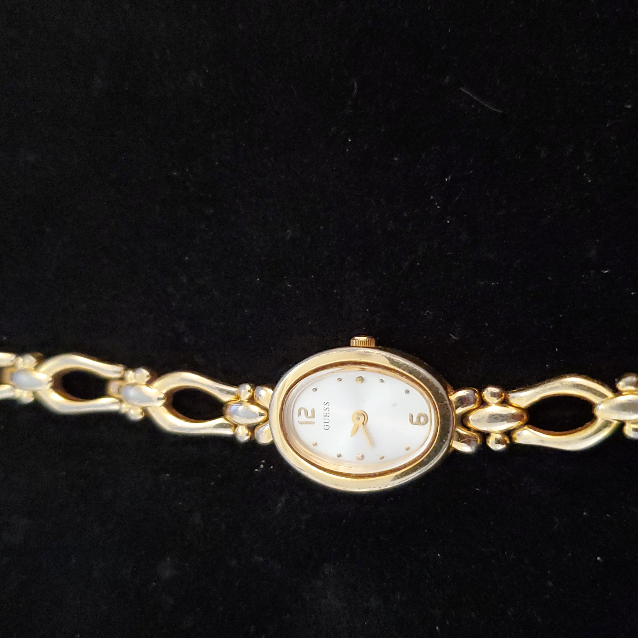 Guess Womens Oval Gold Bracelet Watch  New Battery